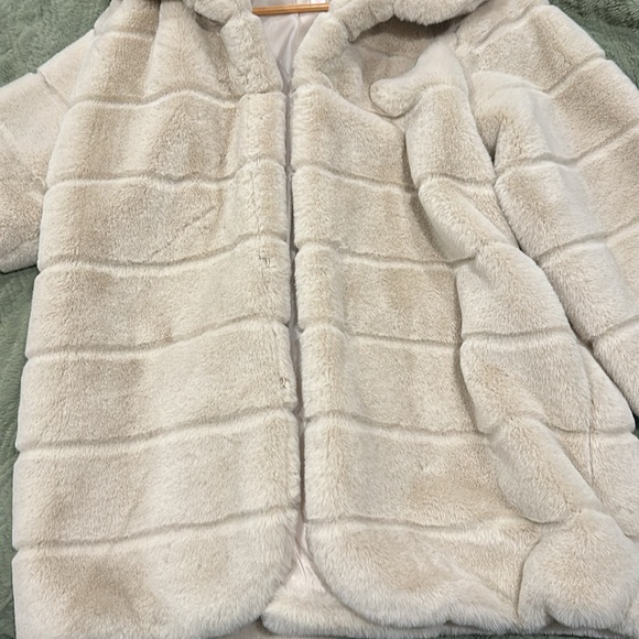 Jillian Harris x Joe Fresh Coat - Picture 2 of 7